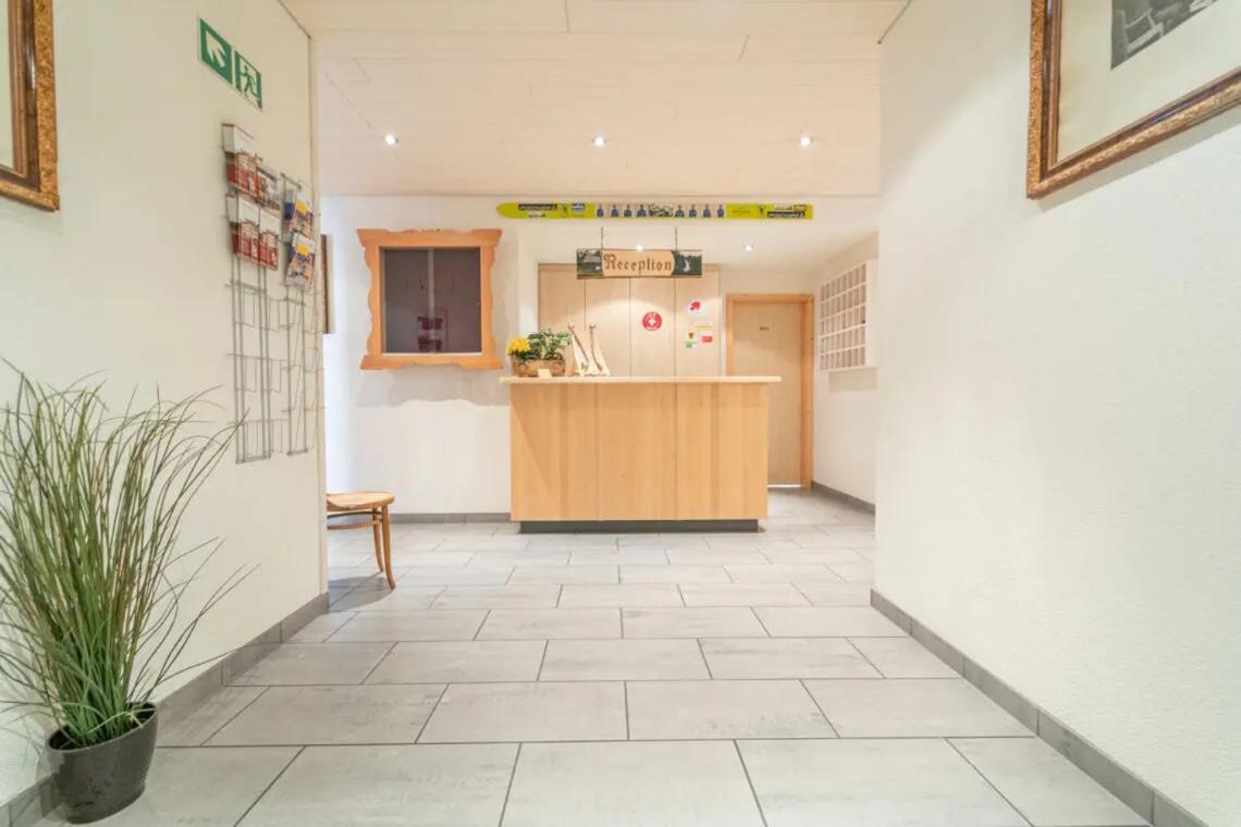 Hotel Alpina Unterschächen エクステリア 写真