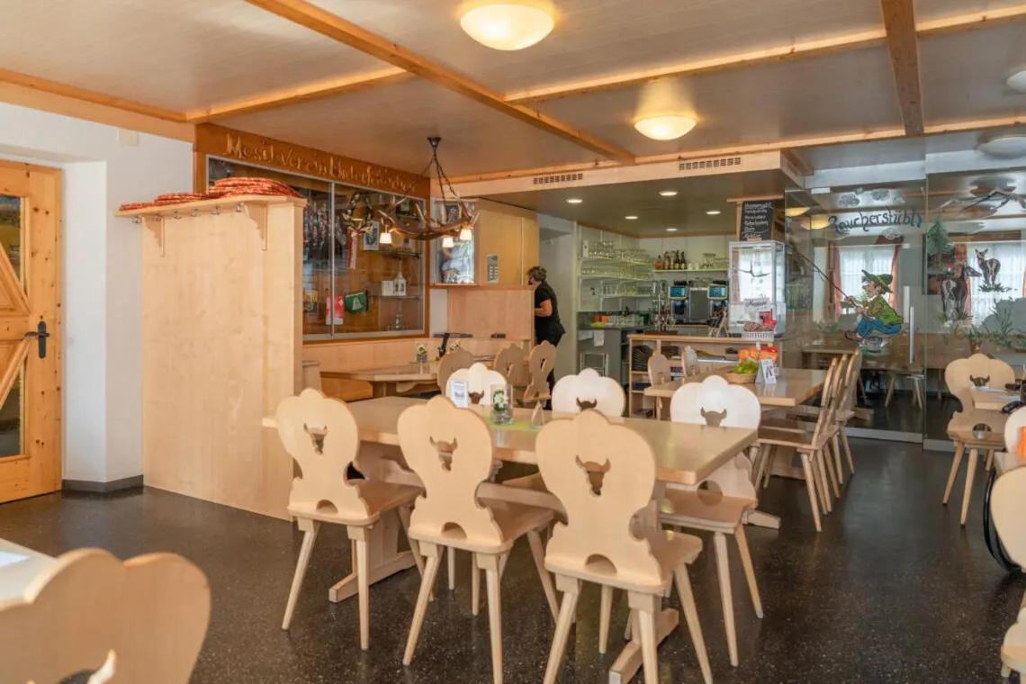 Hotel Alpina Unterschächen エクステリア 写真