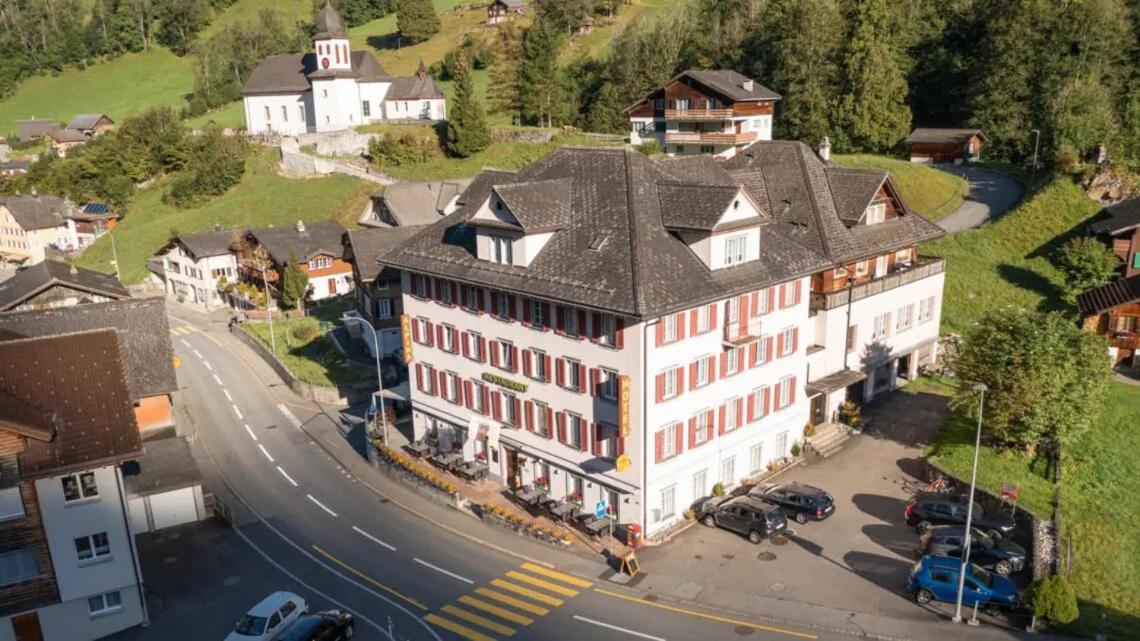 Hotel Alpina Unterschächen エクステリア 写真