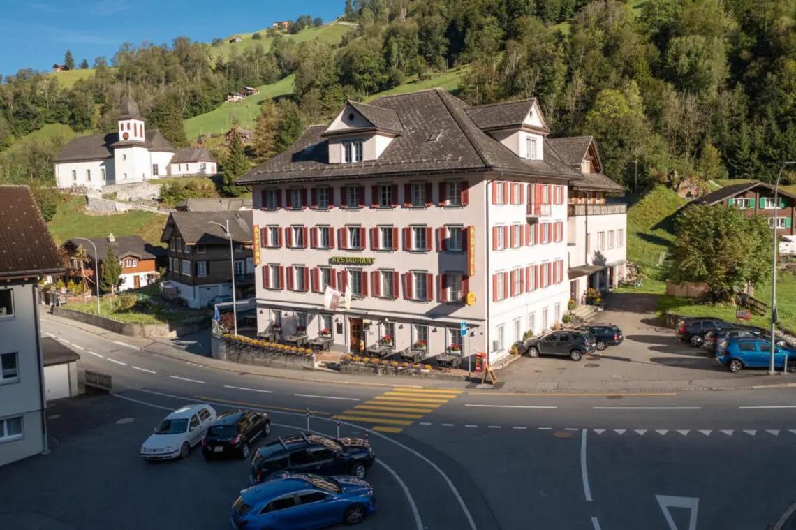 Hotel Alpina Unterschächen エクステリア 写真