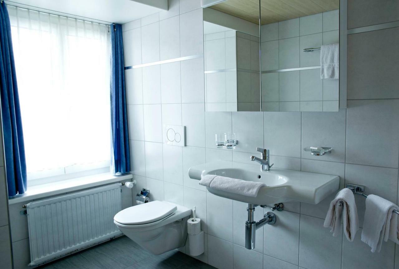 Hotel Alpina Unterschächen エクステリア 写真
