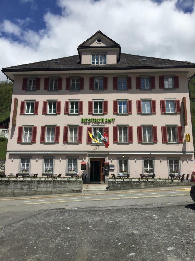 Hotel Alpina Unterschächen エクステリア 写真