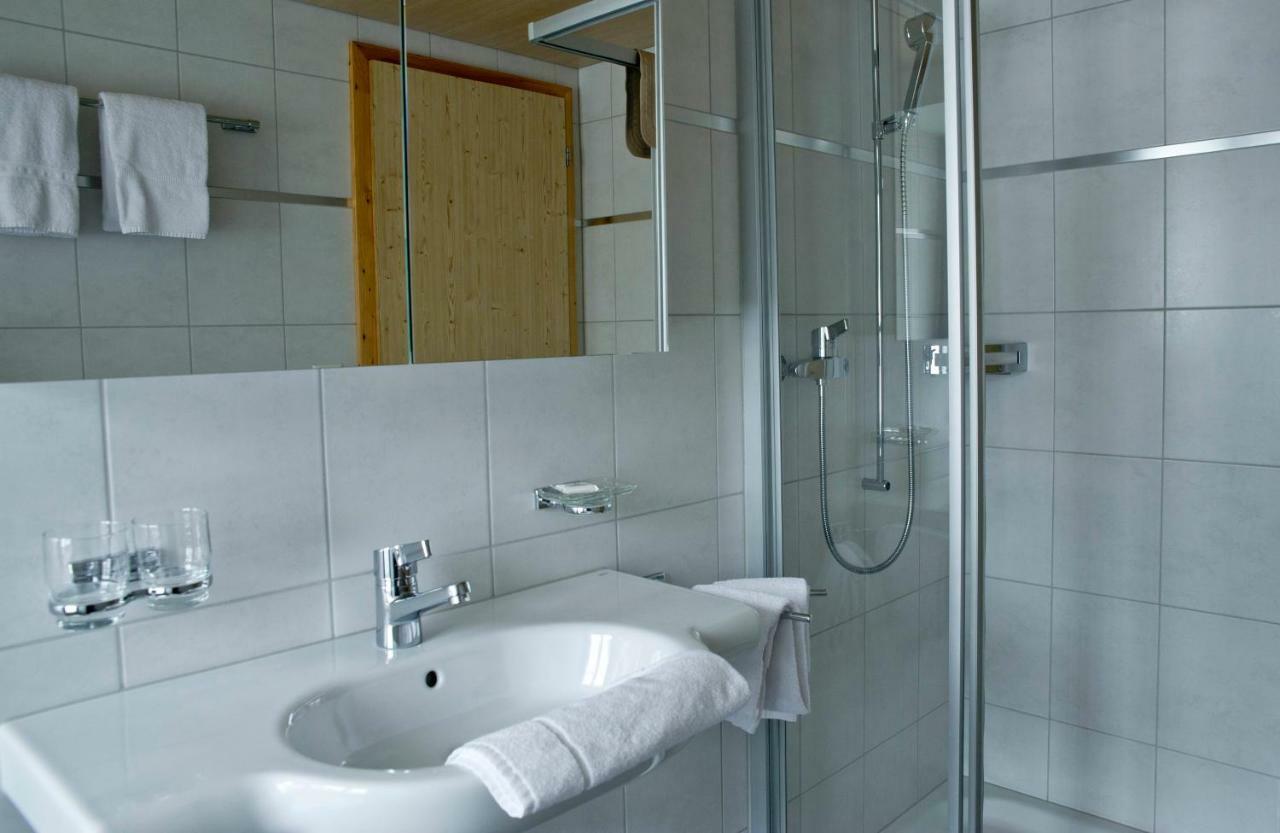 Hotel Alpina Unterschächen エクステリア 写真